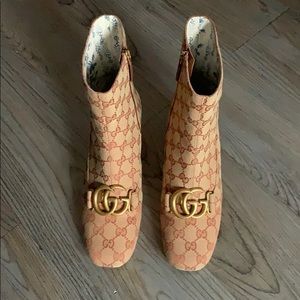 Gucci ankle boot with Double G